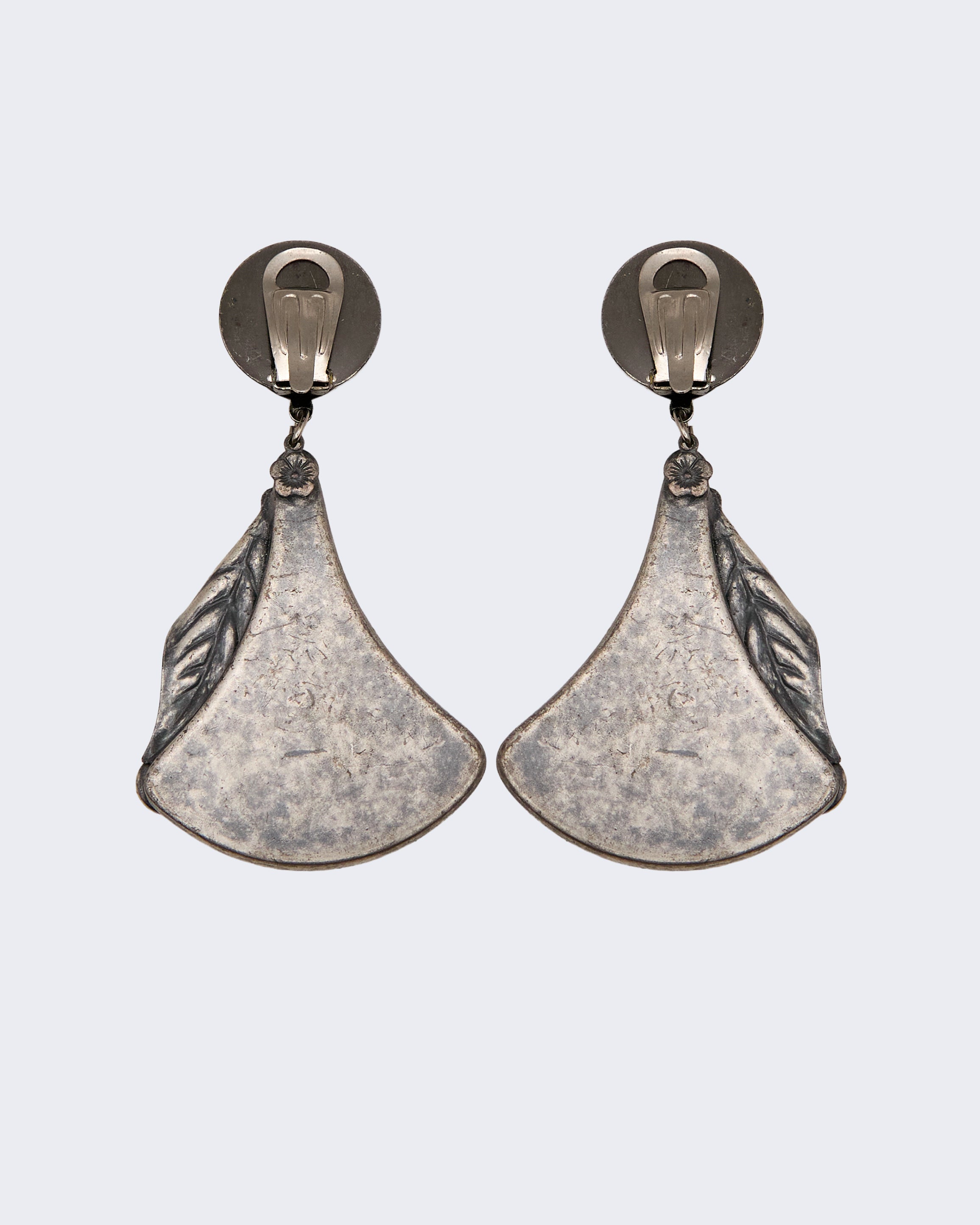 Boucles d'oreilles pendantes feuille noire et éventail
