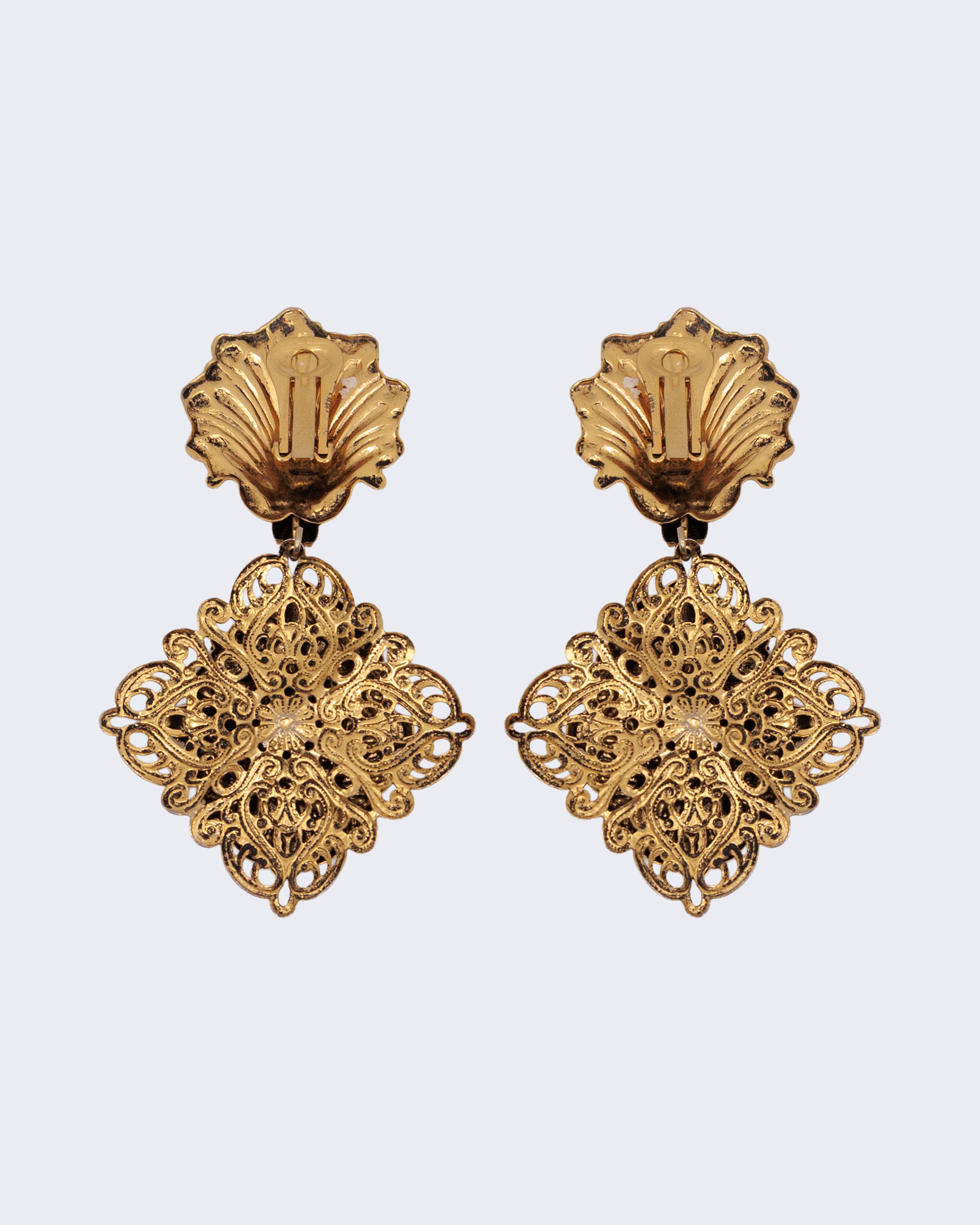 Orecchini vintage barocco con cabochon ambra, clip dorate lavorate