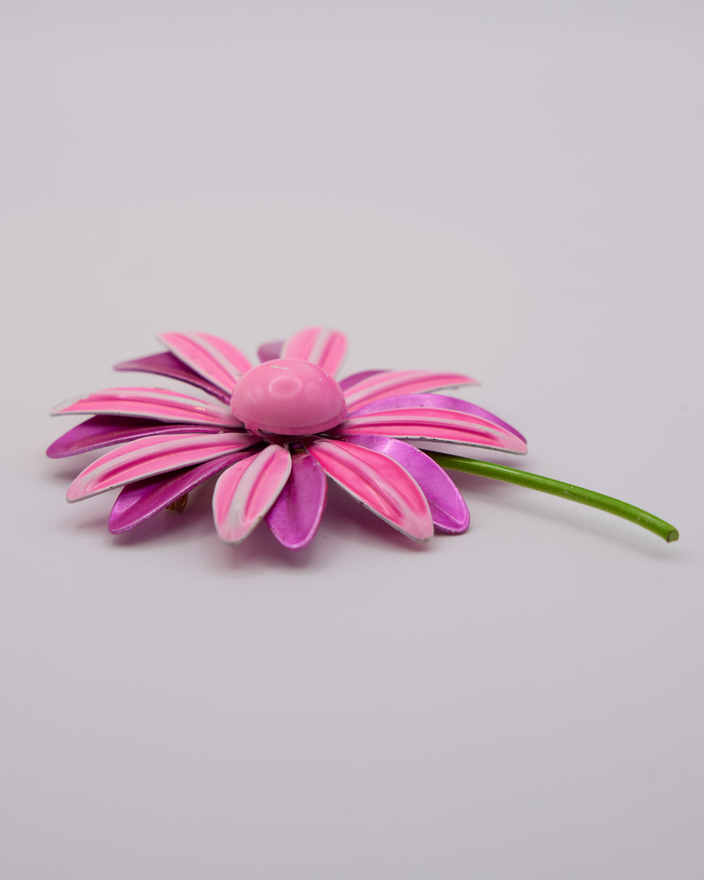 Spilla Vintage Margherita Rosa e Viola Smaltata – Anni 70