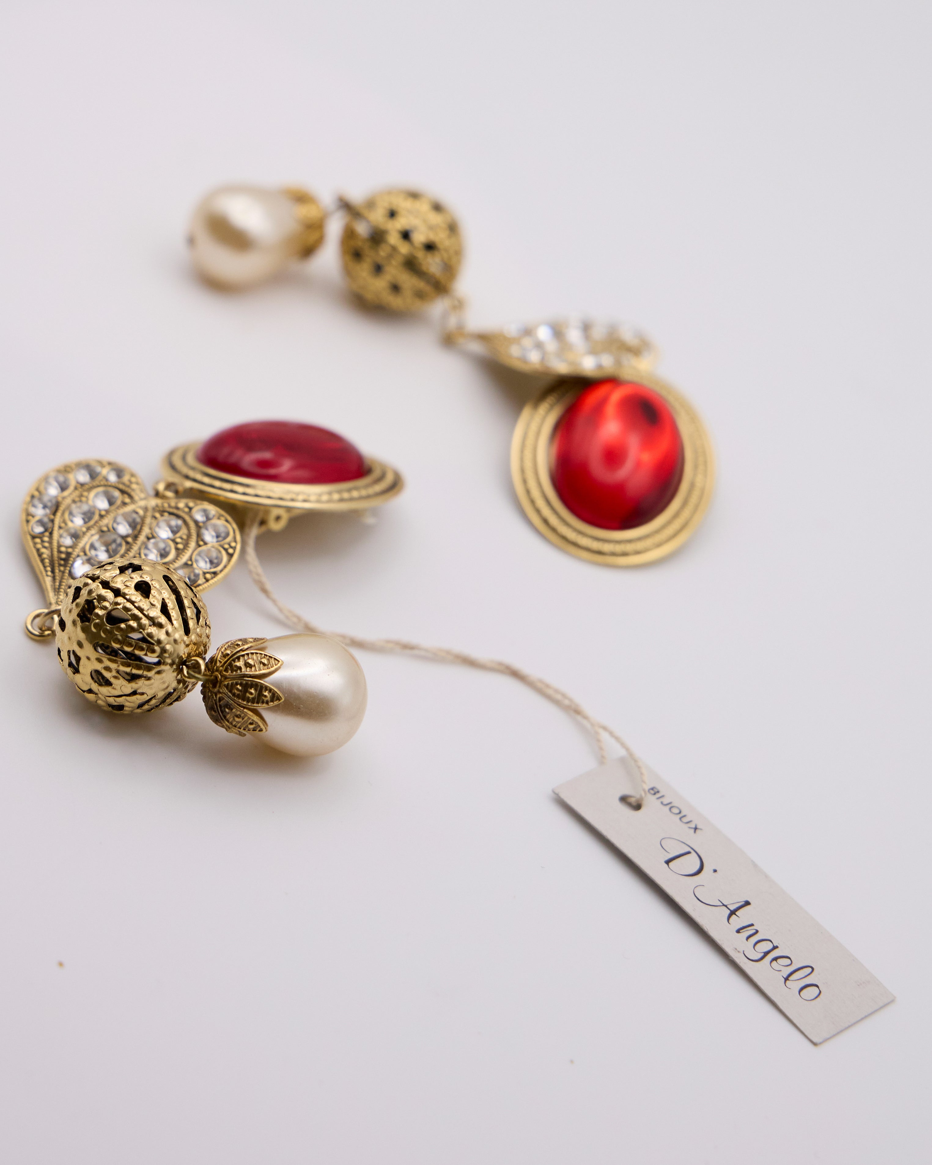 Orecchini Vintage firmati D’Angelo Cuore Sacro Rosso e Perle – Clip Statement Barocco