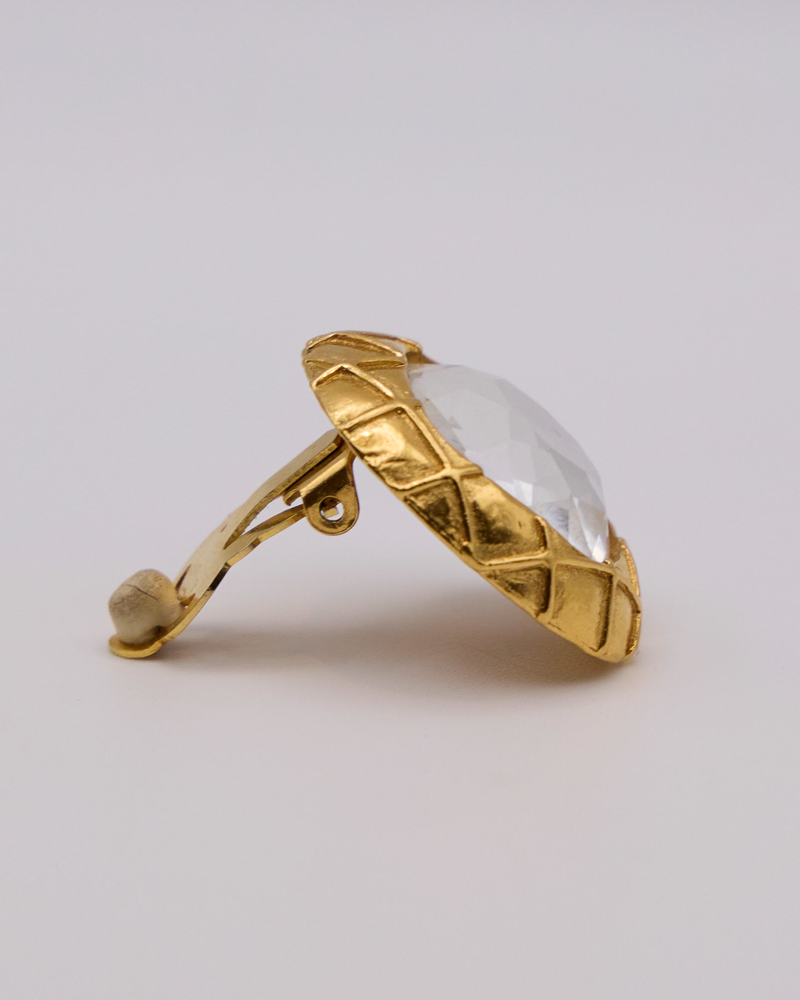 Orecchini Chanel Vintage a Clip con Cristallo – Design Matelassé Dorato