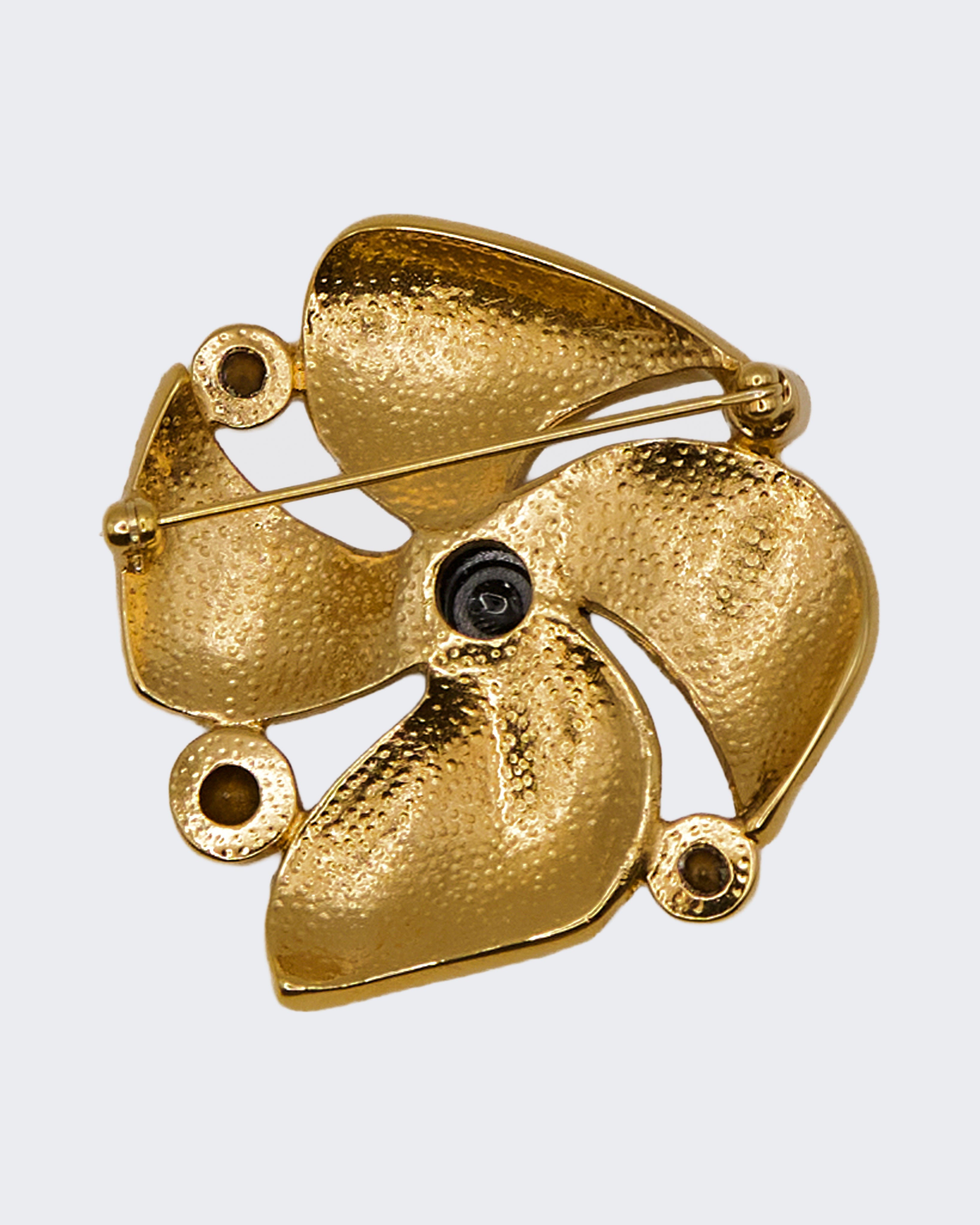 Spilla Vintage Dorata con Smalto Nero e Strass – Fiore Stilizzato Elegante