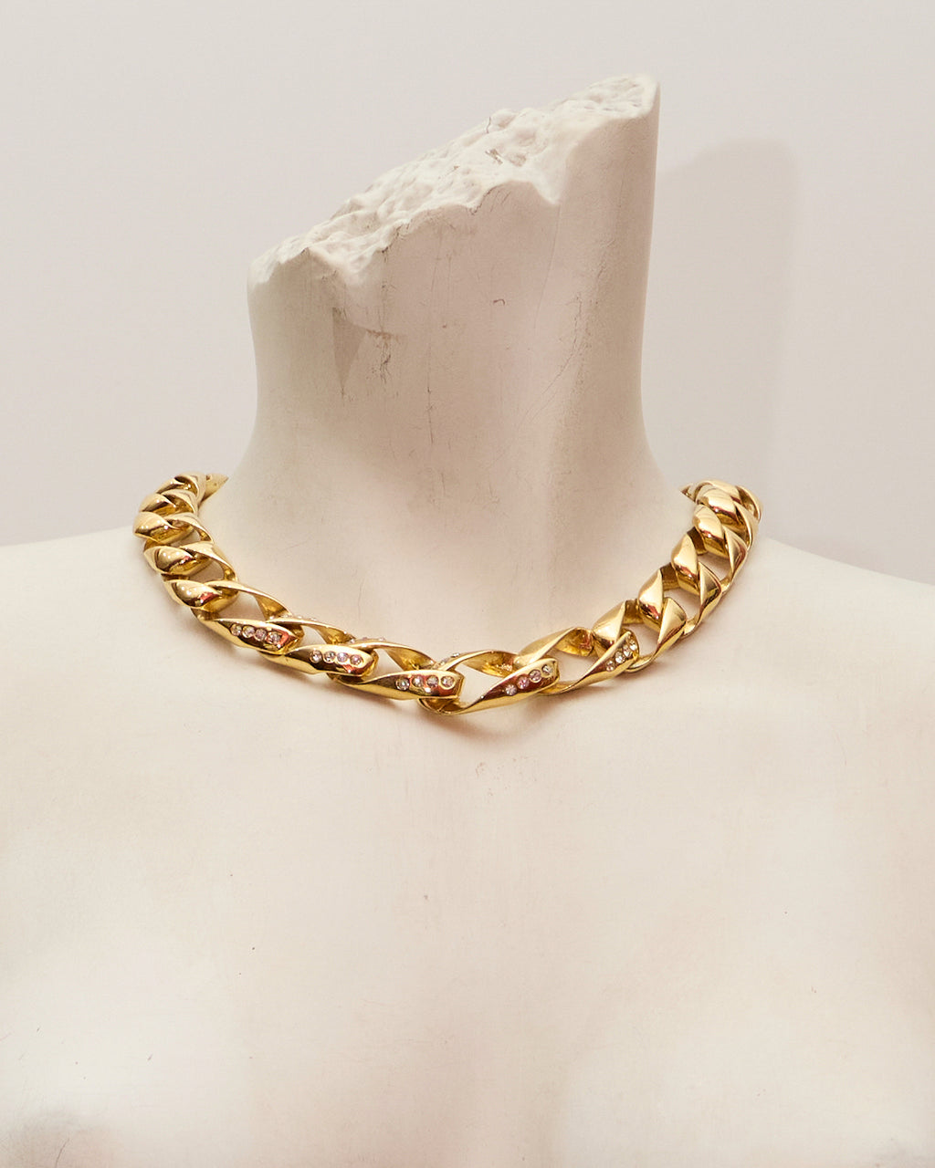 Collier vintage à maillons gourmette plaqué or orné de cristaux – Élégant collier cubain 