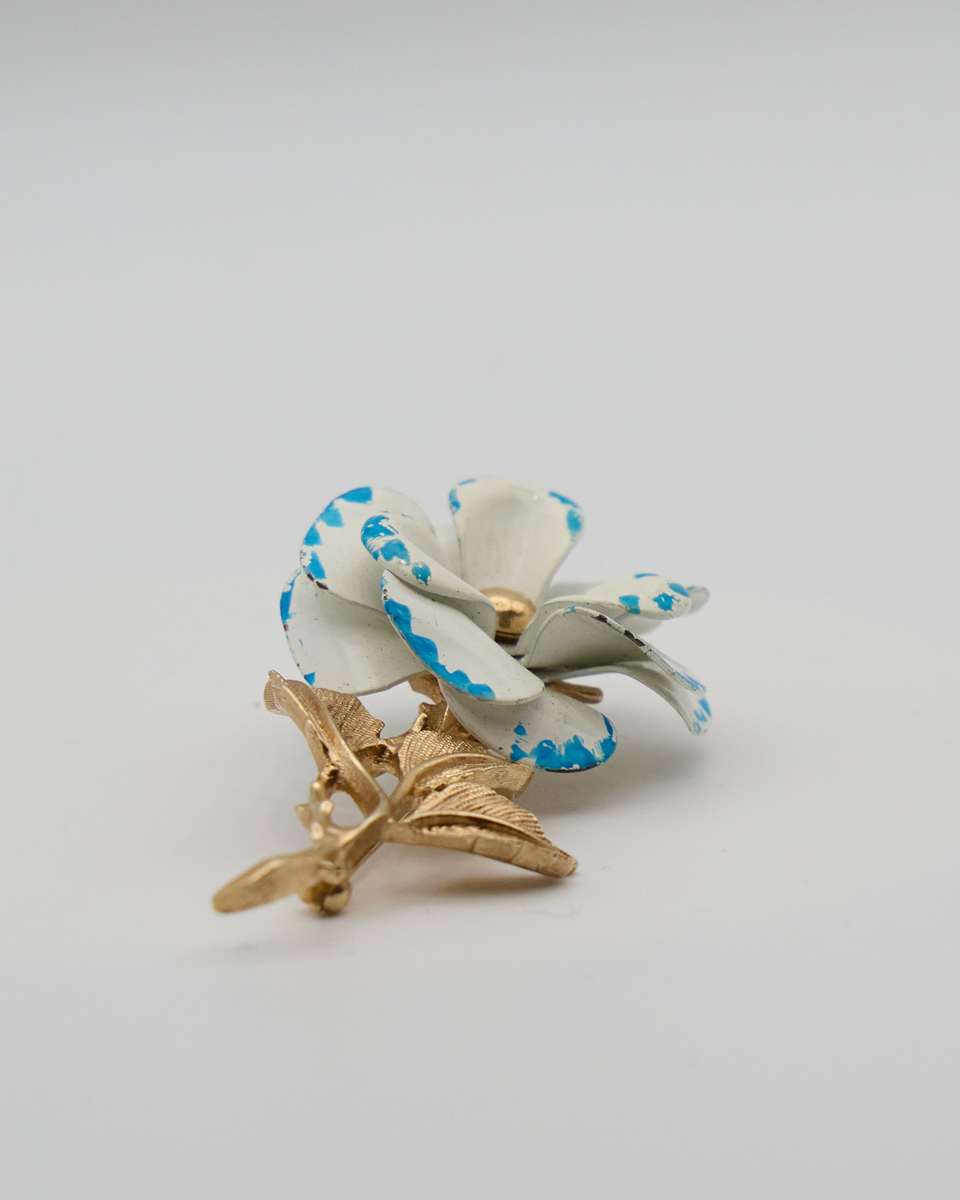 Vintage Floral Enamel Brooch – White and Blue Petals with Gold Detailing – 1960s
