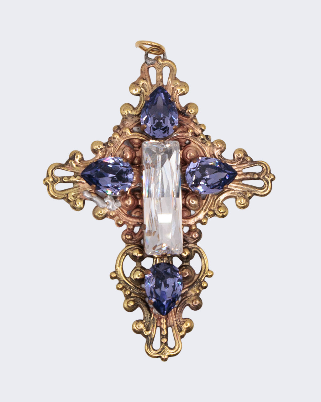 Ciondolo vintage a croce con pietre viola e cristallo centrale – stile barocco – 9,2 cm
