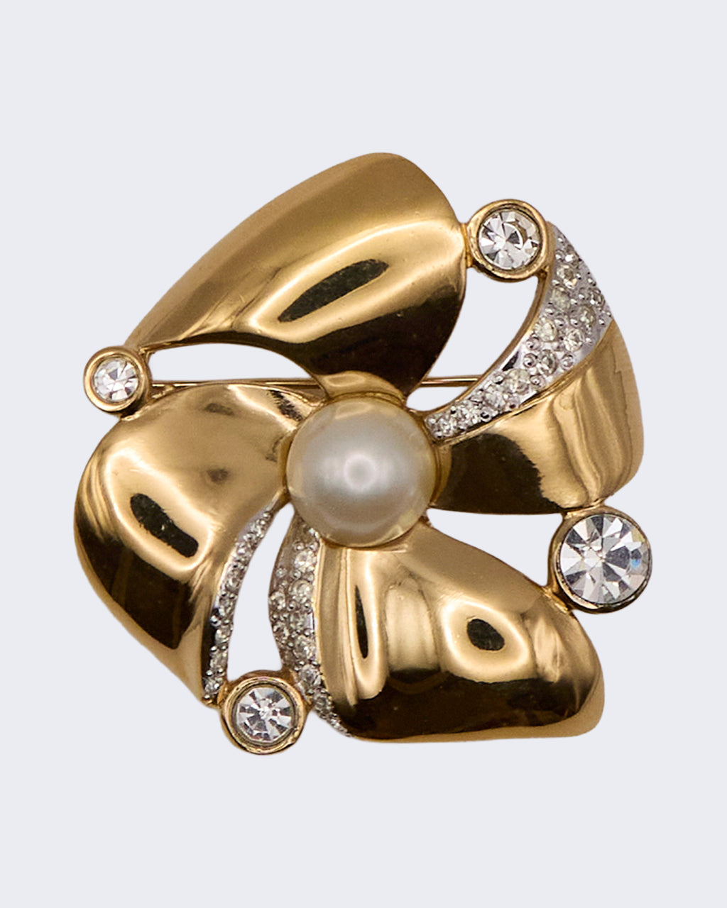 Spilla Vintage Fiore Dorato con Perla Centrale e Cristalli – Gioiello Elegante
