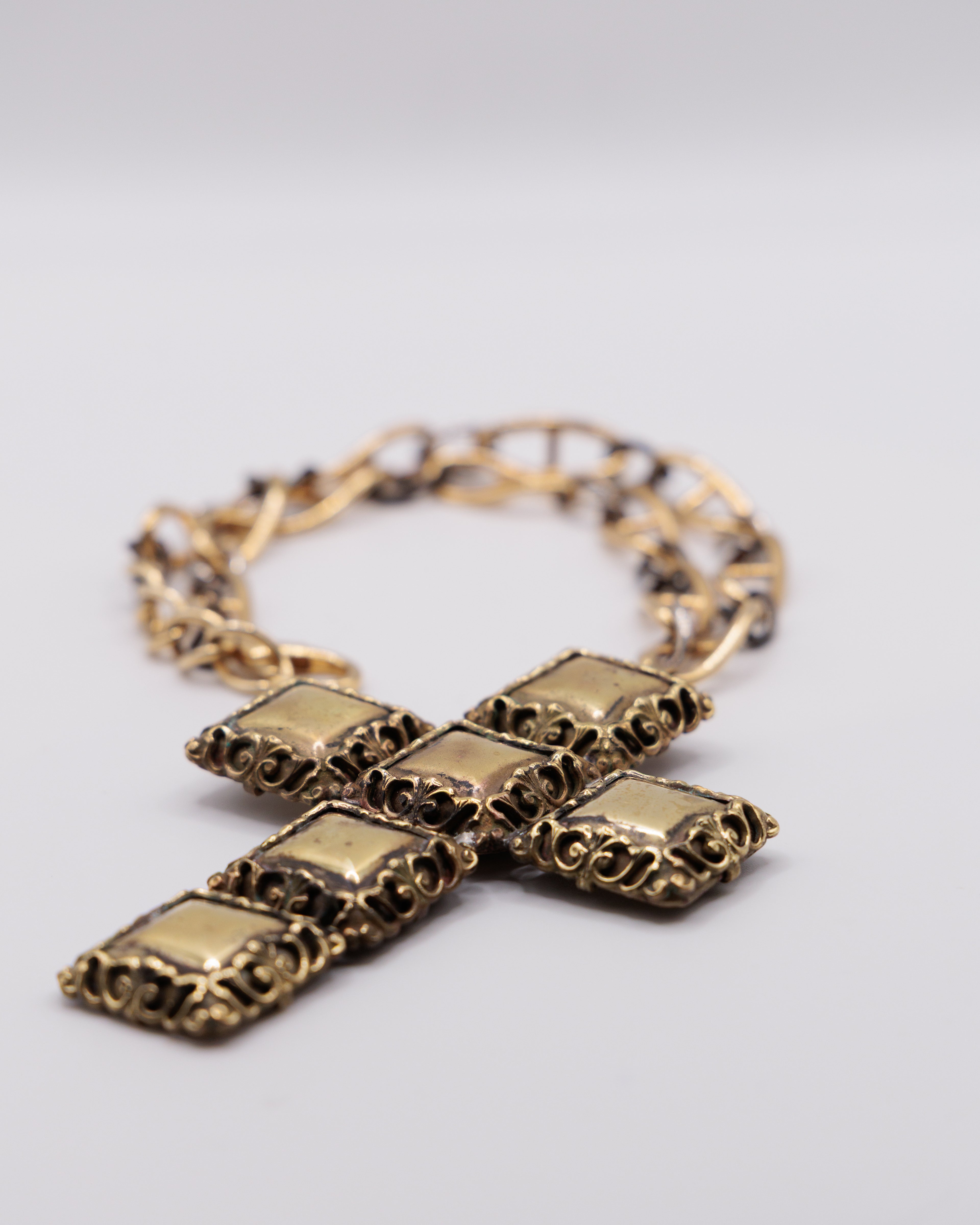 Collana Vintage con Croce Dorata – Girocollo con Pendente Croce Stile Classico