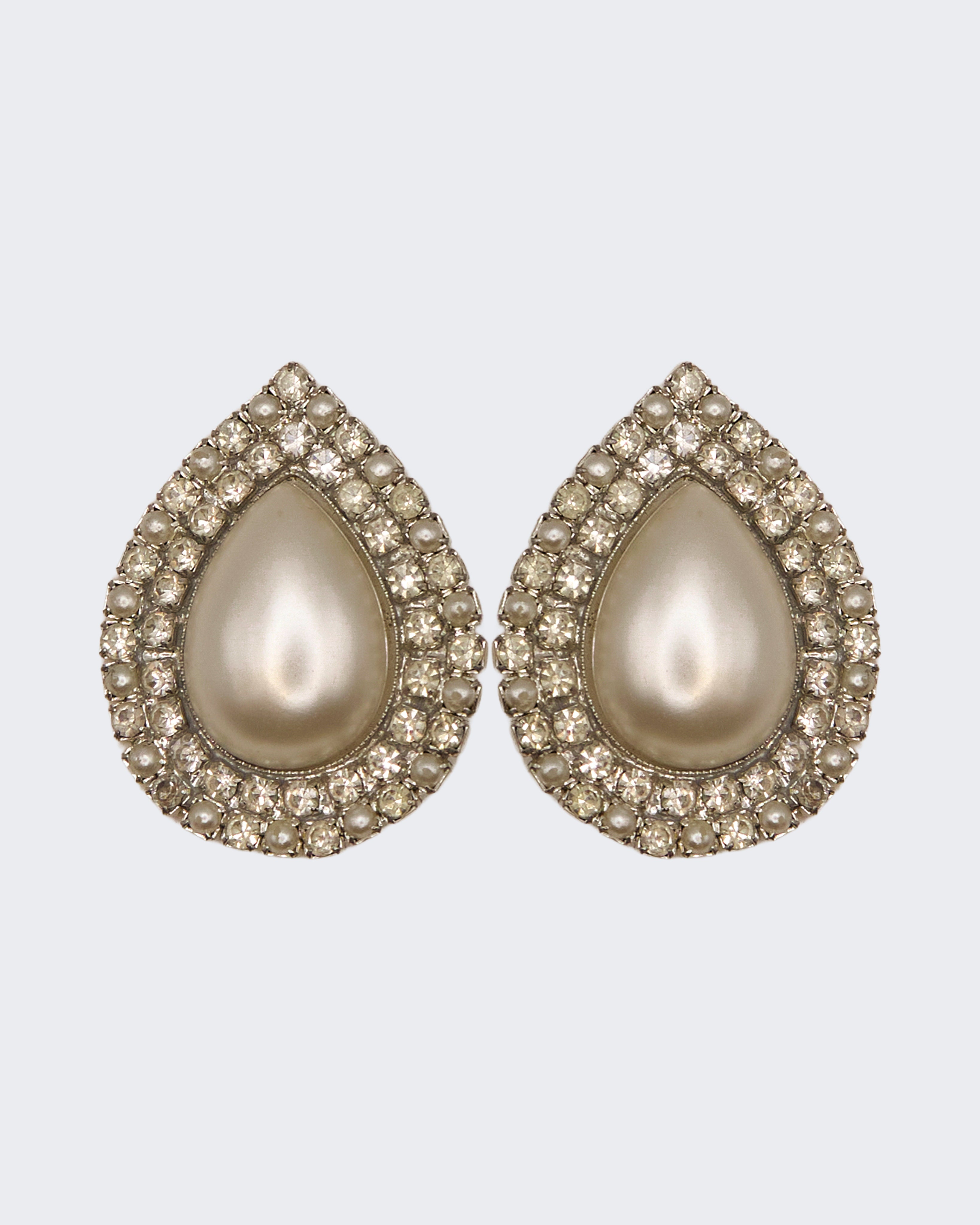 Orecchini a Lobo con Perla a Goccia e Strass – Stile Lady D Vintage