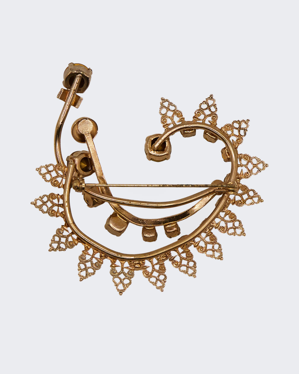 Spilla Vintage Mezzaluna/Spirale con Cristalli Verdi – Metallo Dorato