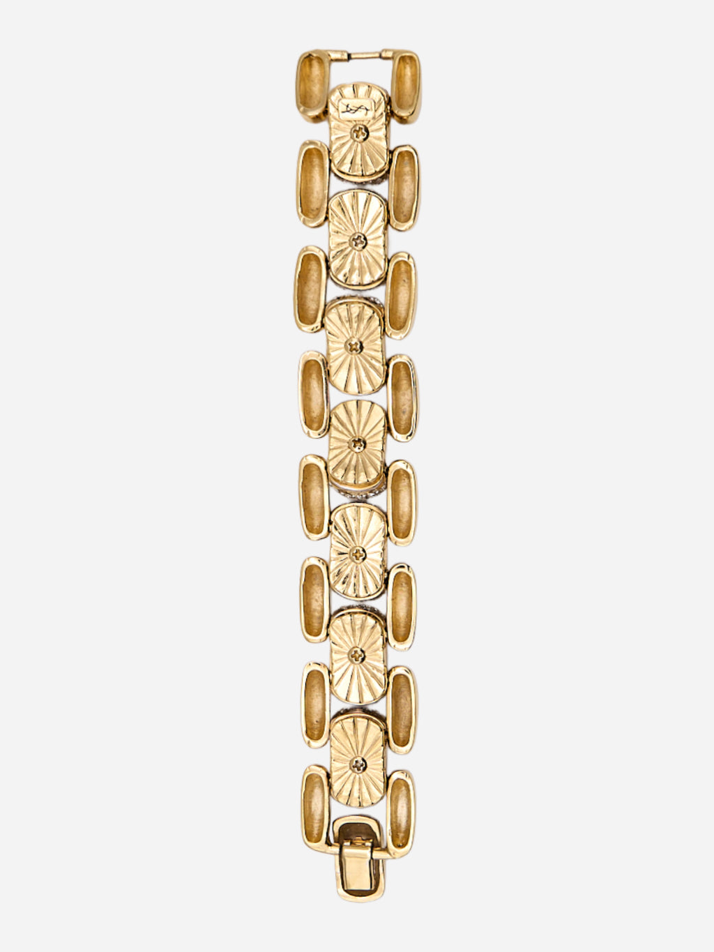 Retro del bracciale con maglie lavorate a raggiera e chiusura a ribalta