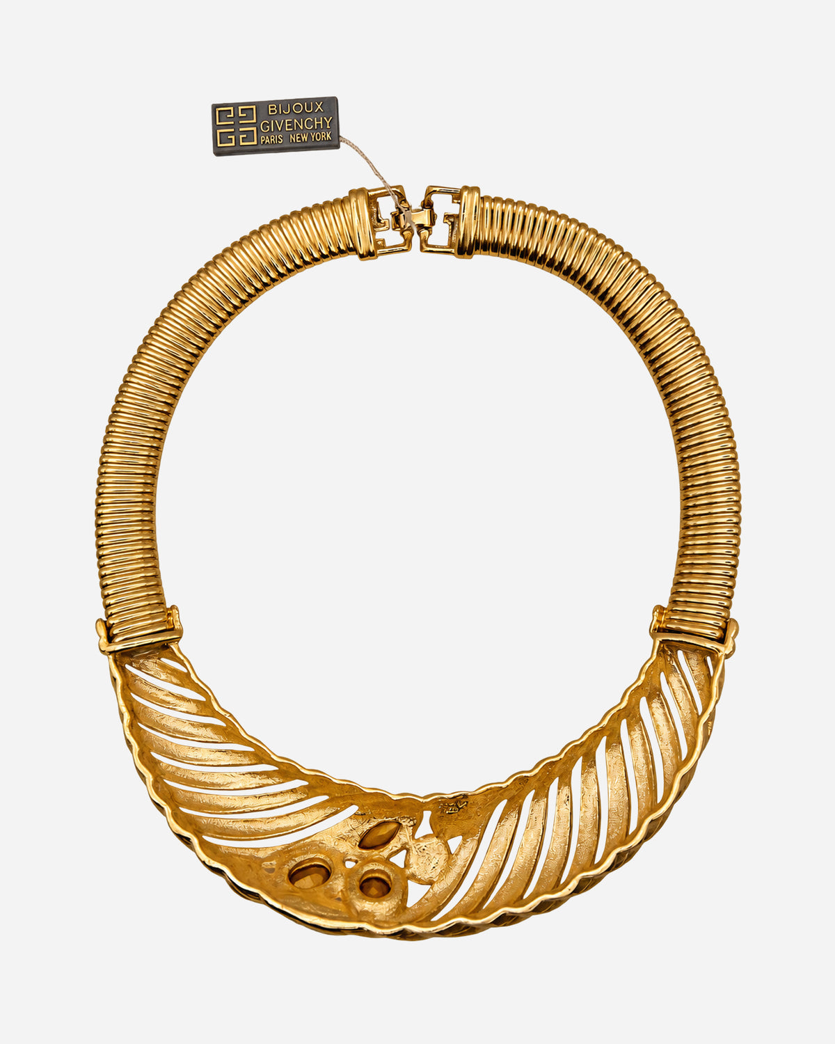 Retro della collana Givenchy dorata con decorazione traforata, maglia scanalata e chiusura.